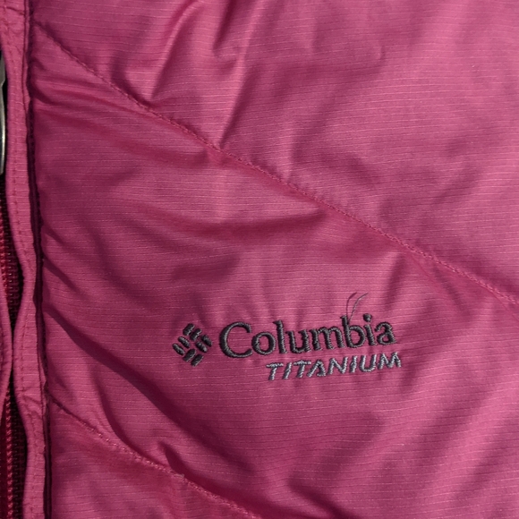 Women's Puffer Vest - Picture 2 of 6